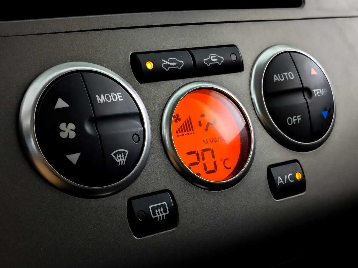 Nissan Tiida, 2013 Фото №21